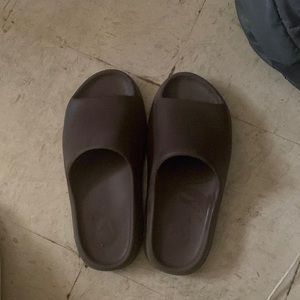Yeezy slides soot size 13